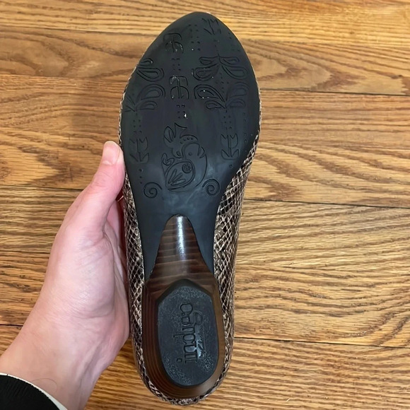 Indigo by Clarks Snakeskin Pattern Slip On Shoes heeled loafer size 7.5 - Picture 9 of 11